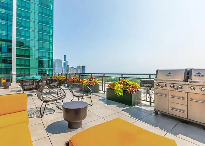 Downtown Mich Ave Gym Rooftop #10 *